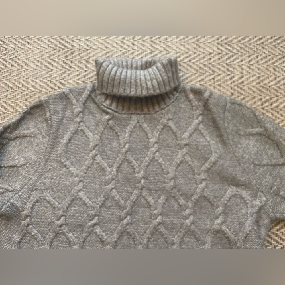 Express Women’s tan cable knot turtleneck sweater size M - Picture 2 of 7
